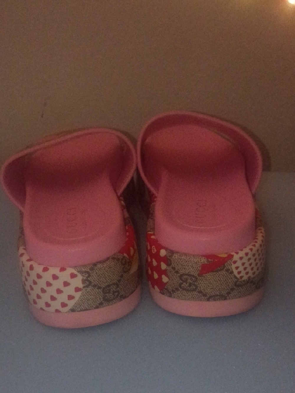 Gucci Pink GG Strawberry Print Slide Sandals - Picture 5 of 5